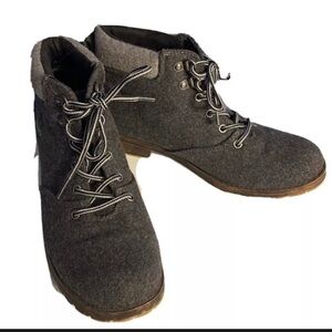 Rocket Dog Gray Flannel Tie Women ankle Boots rubber sole size 8.5